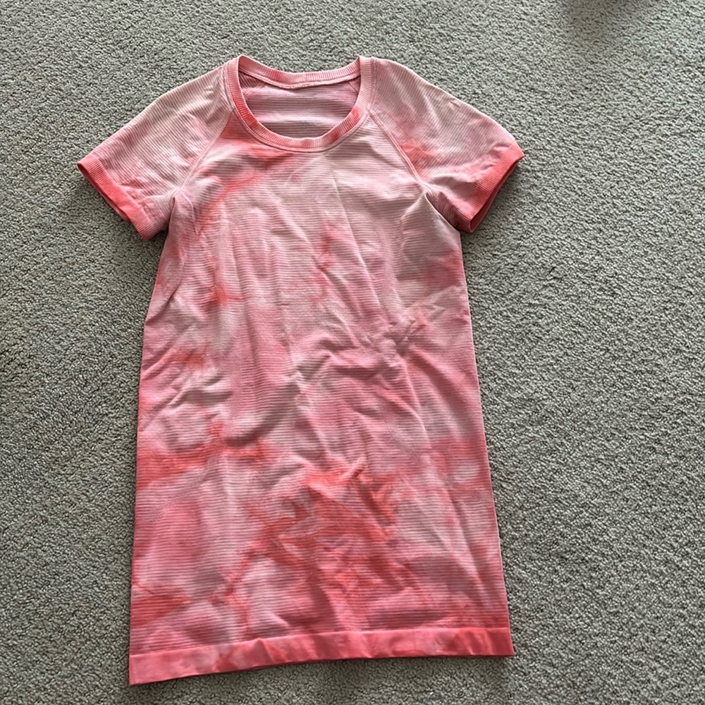 Lululemon raspberry cream swiftly tech size 2